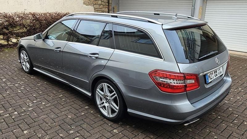 Gebraucht Mercedes E500 387 PS (284 kW) 2010 Grau Kombi
