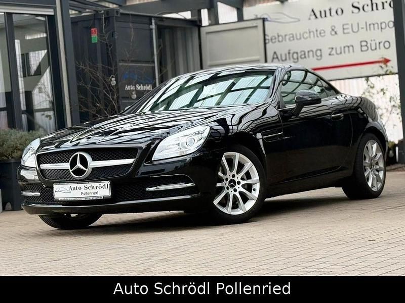 Obsidianschwarz metallic Gebraucht 2012 Mercedes SLK200 Cabrio | 19.980 € (Etwas zu teuer) - Bild 1/4