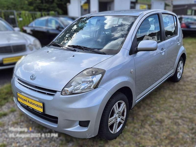 Grau Gebraucht 2008 Daihatsu Sirion Kleinwagen | 1.500 € (Fairer Preis) - Bild 1/3
