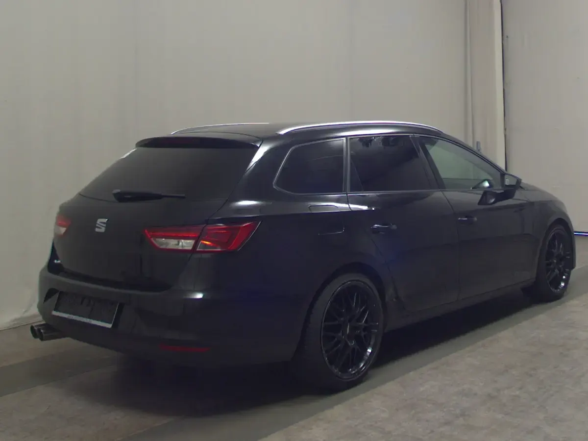 Gebraucht Seat Leon Style 150 PS (110 kW) 2015 Mitternachtsschwarz Kombi