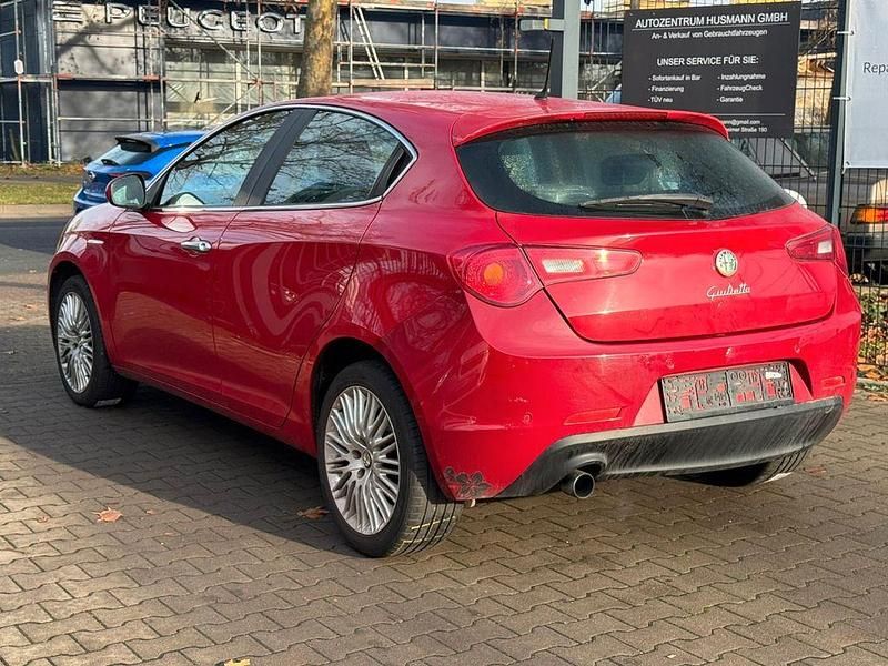 Gebraucht Alfa Romeo Giulietta 120 PS (88 kW) 2012 Rot Limousine