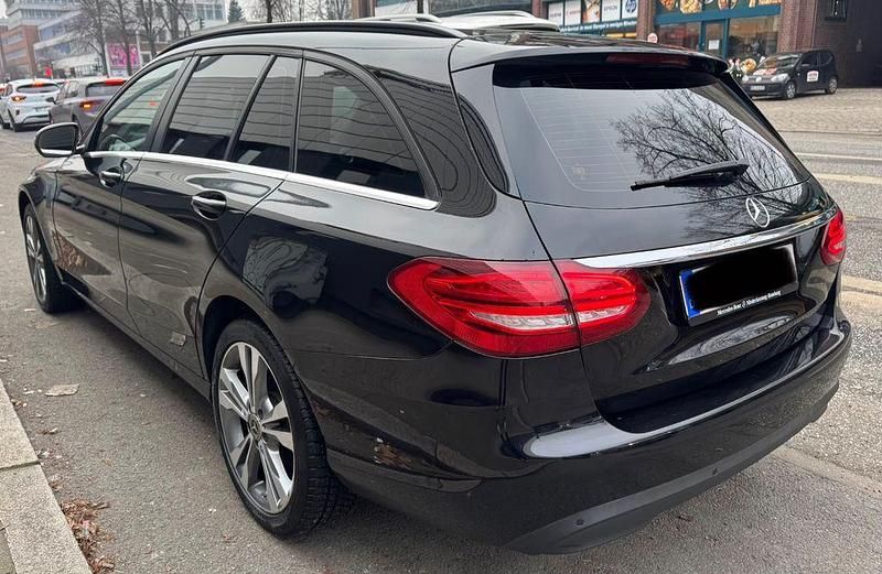 Gebraucht Mercedes C220 170 PS (125 kW) 2015 Schwarz Kombi