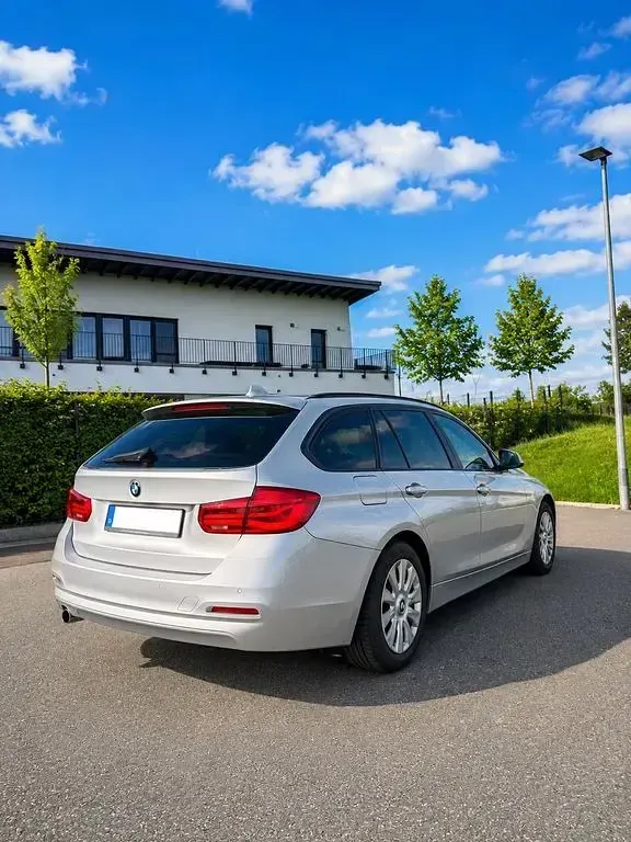 Gebraucht BMW 318 150 PS (110 kW) 2017 Silber Kombi