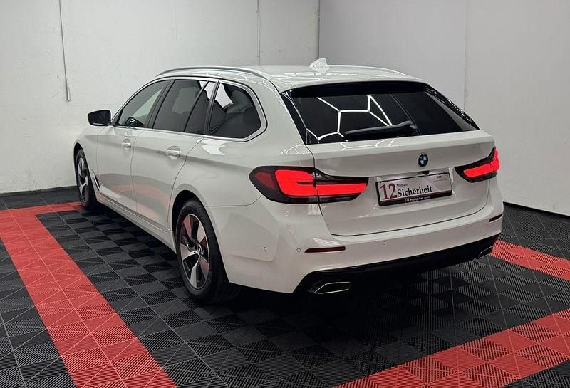 Gebraucht BMW 520 Performance 190 PS (139 kW) 2023 Weiß Limousine