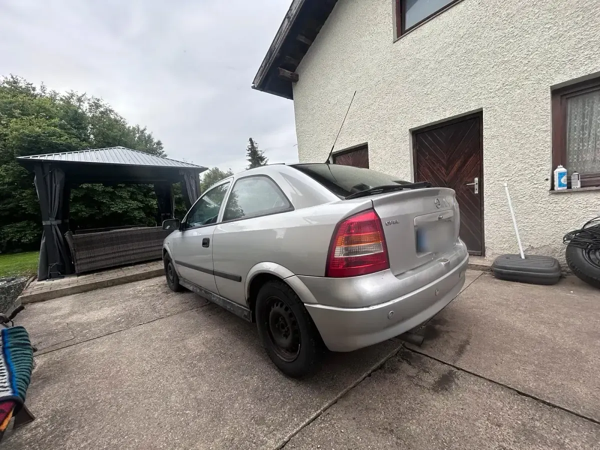 Gebraucht Opel Astra 75 PS (55 kW) 2002 Silber Coupé
