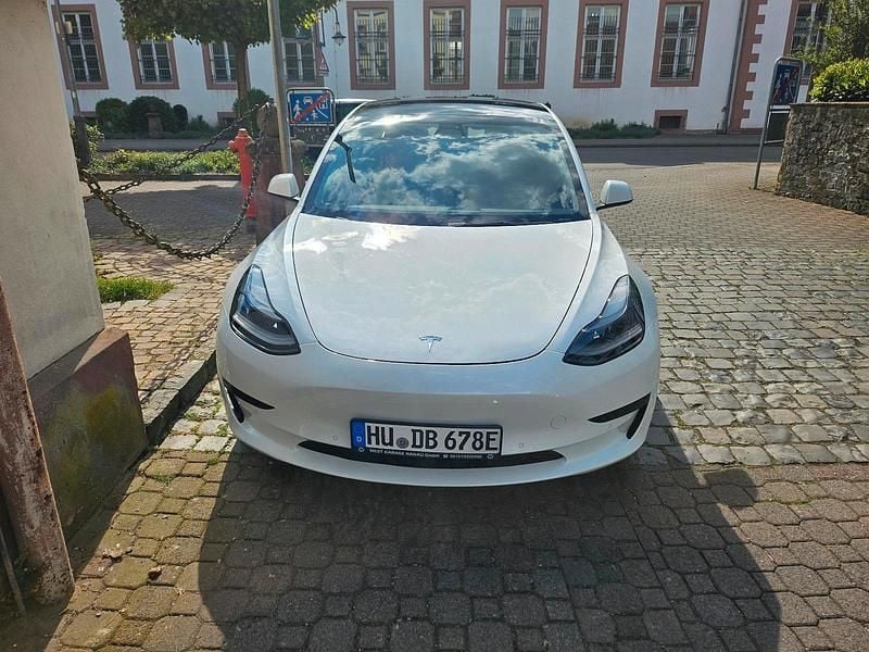 Gebraucht Tesla Model 3 Standard Range 239 kW (325 PS) 2021 Weiß Limousine