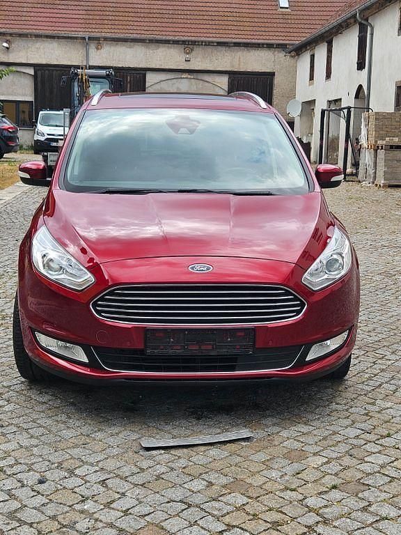 Rot Gebraucht 2016 Ford Galaxy Titanium Van / Kleinbus | 11.400 € (Guter Preis) - Bild 1/4