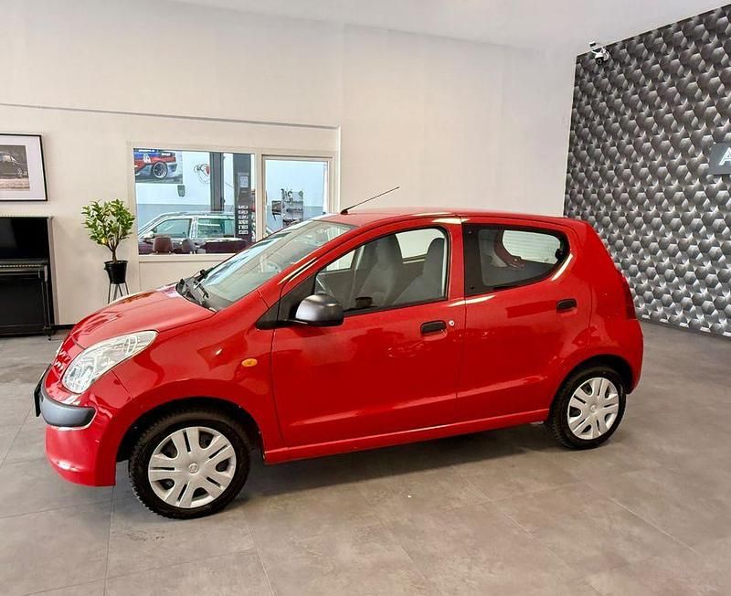 Gebraucht Nissan Pixo Visia 68 PS (50 kW) 2010 Rot Kleinwagen