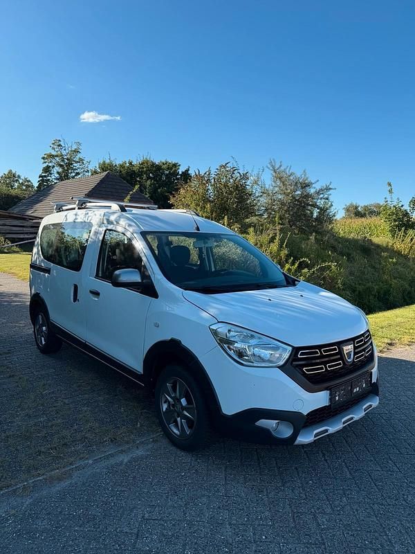Weiß Gebraucht 2019 Dacia Dokker Stepway Kombi | 9.650 € - Bild 1/4