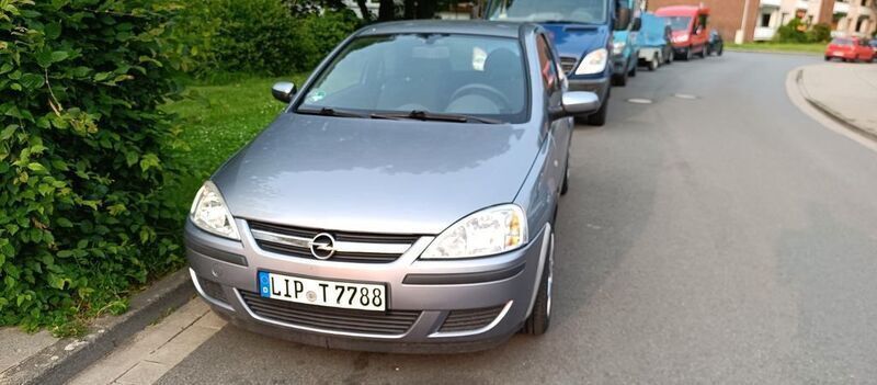 Silber Gebraucht 2004 Opel Corsa Limousine | 1.950 € - Bild 1/4