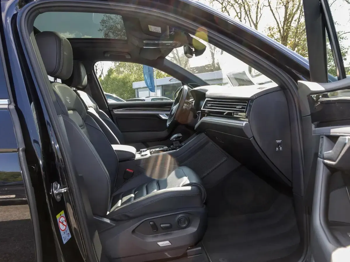 Gebraucht VW Touareg R-line 340 PS (250 kW) 2022 Deep black perleffekt SUV