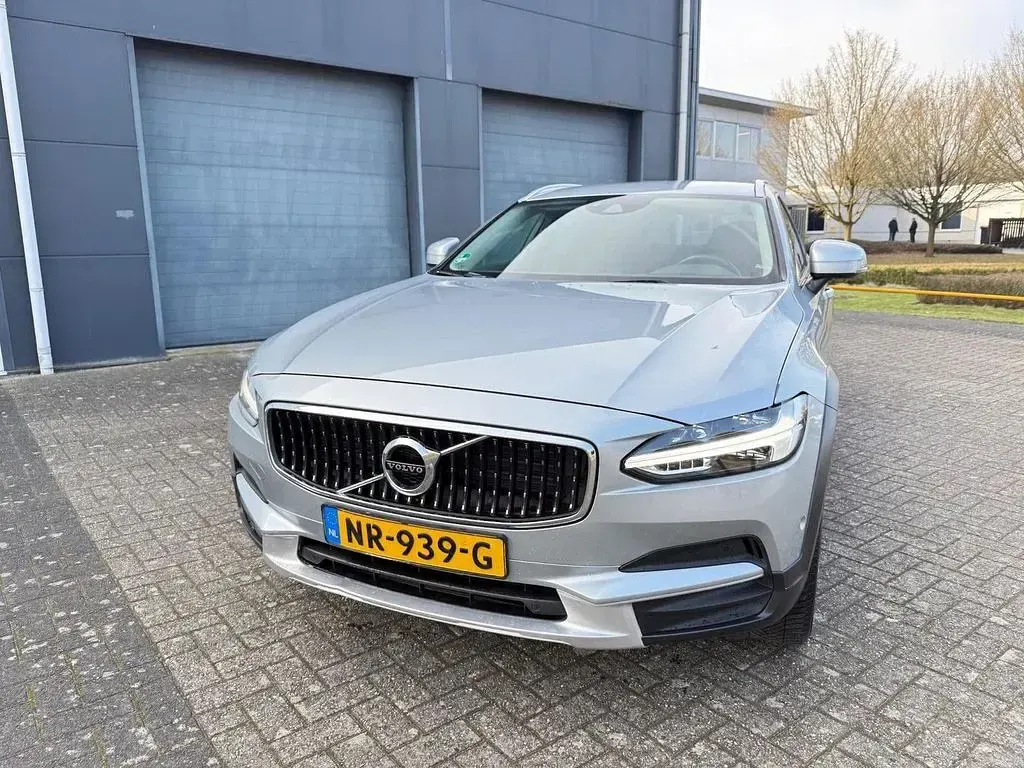 Gebraucht Volvo V90 CC Pro 190 PS (139 kW) 2017 Grau Kombi