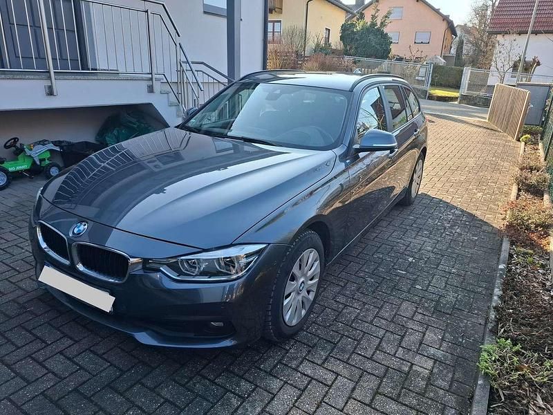Gebraucht BMW 318 Advantage 150 PS (110 kW) 2017 Grau Kombi