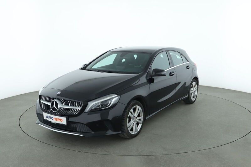 Schwarz Gebraucht 2016 Mercedes A180 Urban Limousine | 16.210 € (Fairer Preis) - Bild 1/4
