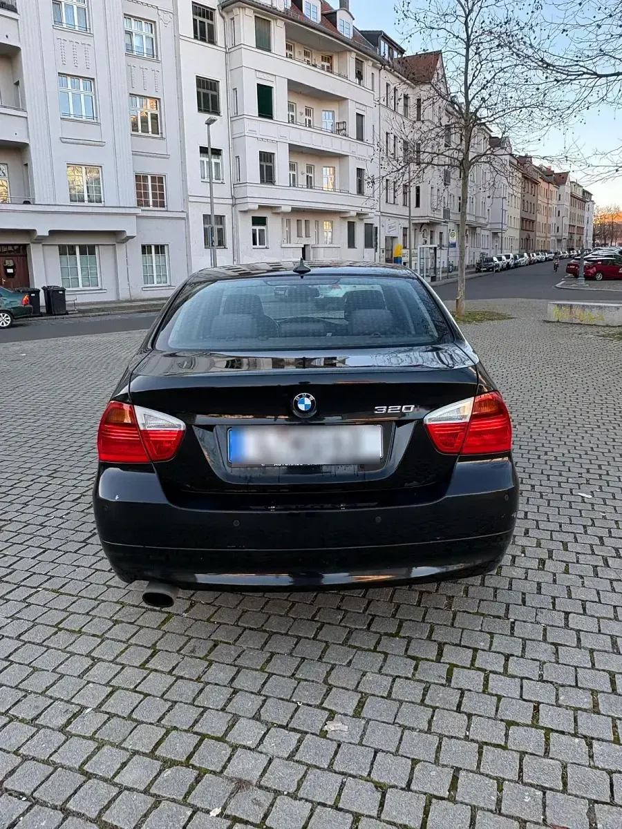 Gebraucht BMW 320 170 PS (125 kW) 2008 Schwarz Limousine