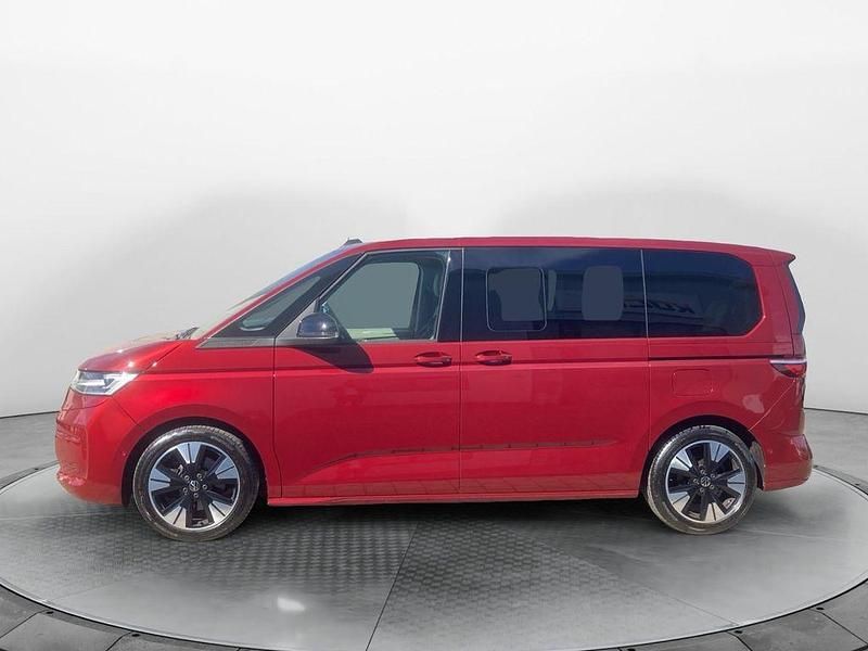 Second-hand VW Multivan Life 150 CP (110 kW) 2025 Roșu Monovolum