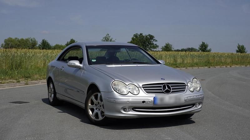 Silber Gebraucht 2002 Mercedes CLK200 Coupé | 3.700 € - Bild 1/4