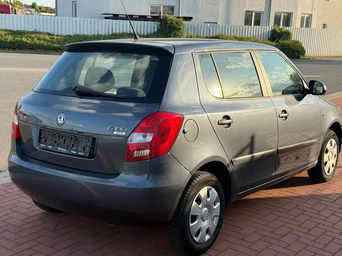 Gebraucht Skoda Fabia Classic 60 PS (44 kW) 2009 Grau Limousine