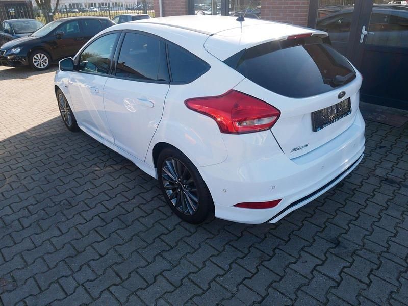 Gebraucht Ford Focus ST-Line 120 PS (88 kW) 2017 Weiß Limousine