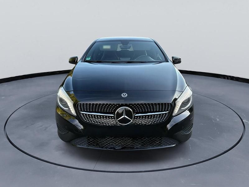 Gebraucht Mercedes A180 122 PS (89 kW) 2013 Schwarz Kleinwagen