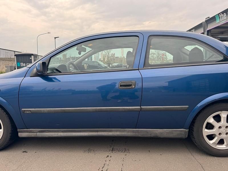 Second-hand Opel Astra 84 CP (61 kW) 2002 Albastru