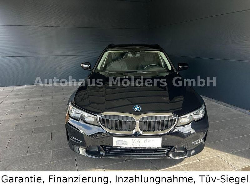 Gebraucht BMW 330e Sport Line 184 PS (135 kW) 2022 Schwarz Kombi