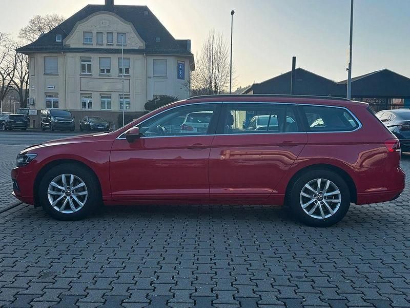 Gebraucht VW Passat Business 122 PS (89 kW) 2023 Rot Kombi