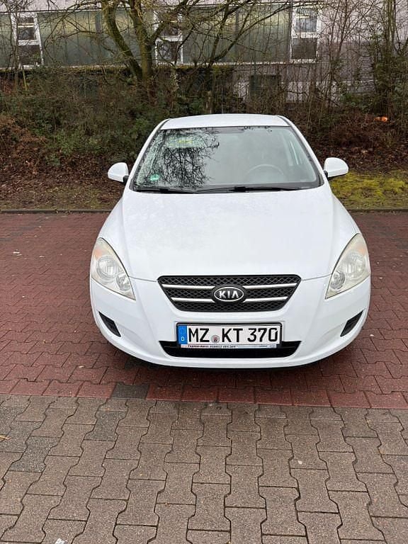 Weiß Gebraucht 2009 Kia Ceed EX Kleinwagen | 3.500 € (Superpreis) - Bild 1/4