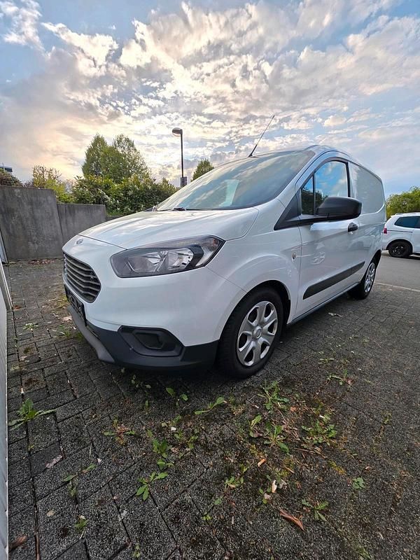 Używany Ford Courier Trend 75 KM (55 kW) 2019 Biały Minivan