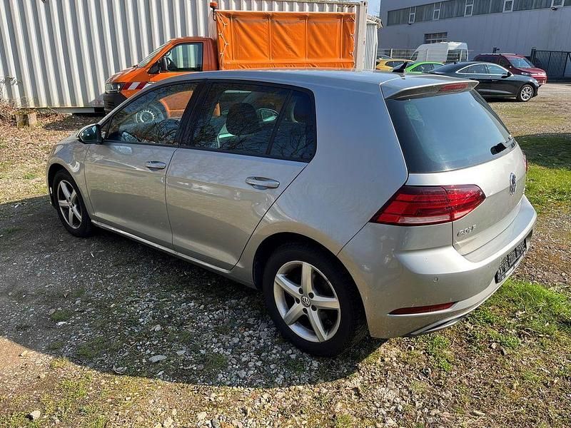 Gebraucht VW Golf VII Comfortline 150 PS (110 kW) 2017 Silber Limousine