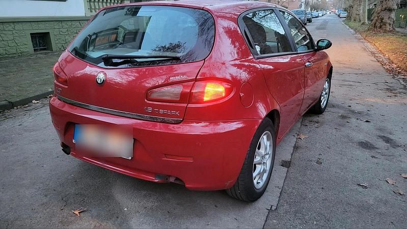Gebraucht Alfa Romeo 147 105 PS (77 kW) 2005 Rot Kleinwagen