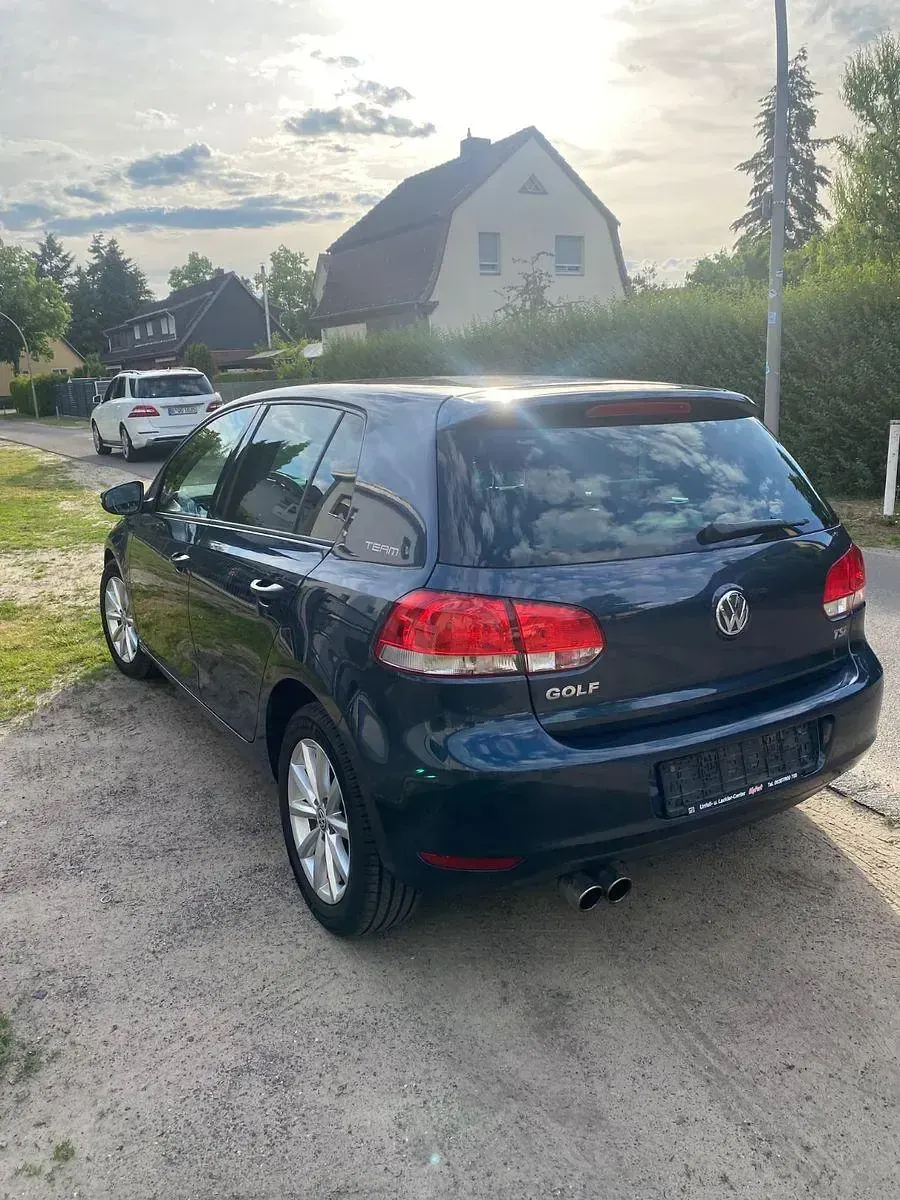 Gebraucht VW Golf VI Team 122 PS (89 kW) 2011 Blau Kleinwagen
