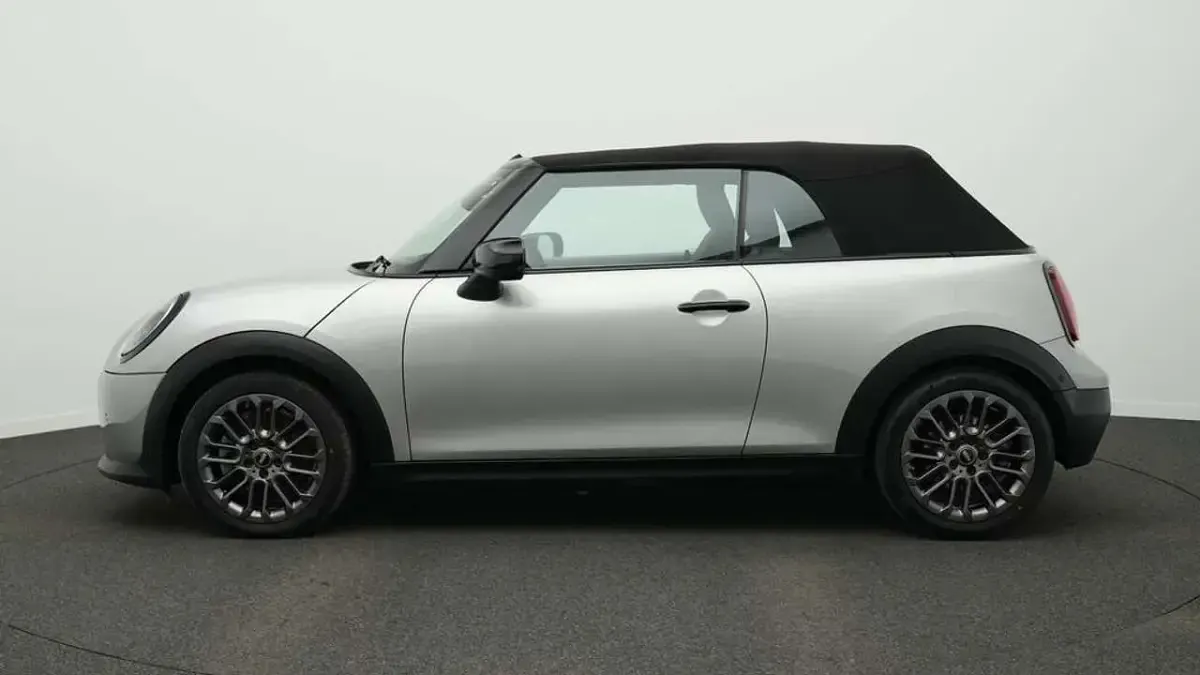 Gebraucht Mini Cooper Cabriolet Favoured 163 PS (119 kW) 2025 Grau Cabrio