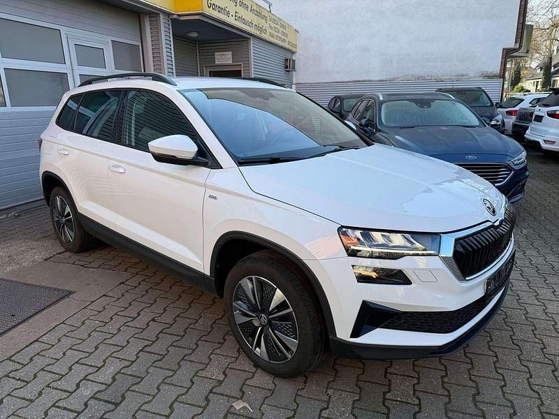 Gebraucht Skoda Karoq Tour 116 PS (85 kW) 2023 Moonweiss metallic SUV