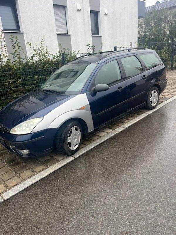 Blau Gebraucht 2004 Ford Focus Kombi | 499 € (Superpreis) - Bild 1/4