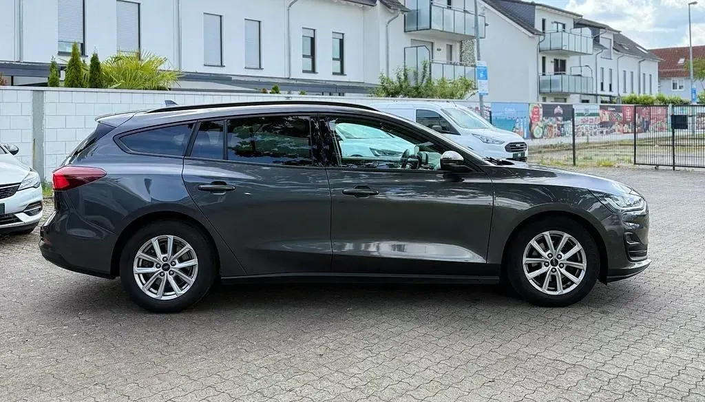 Gebraucht Ford Focus Cool & Connect 120 PS (88 kW) 2022 Grau Limousine