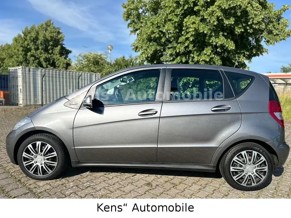 Gebraucht Mercedes A160 95 PS (69 kW) 2011 Grau Kleinwagen