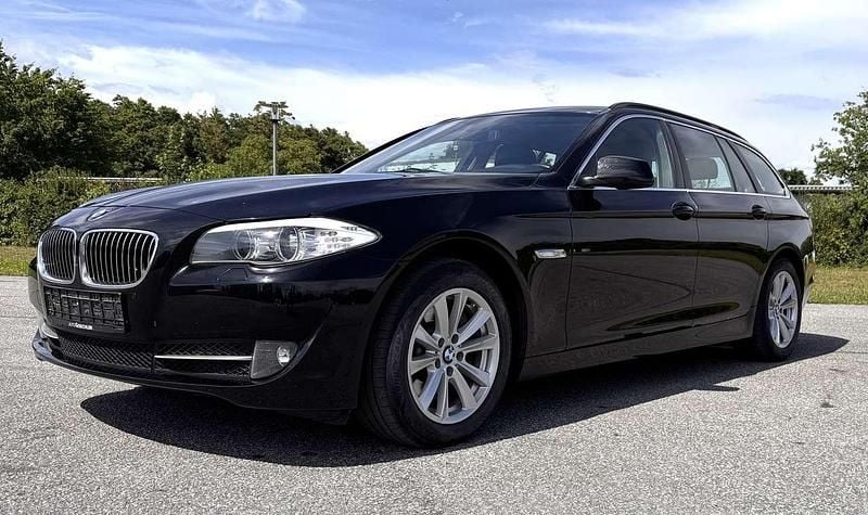 Glanz schwarz Gebraucht 2012 BMW 530 Kombi | 8.888 € (Guter Preis) - Bild 1/4