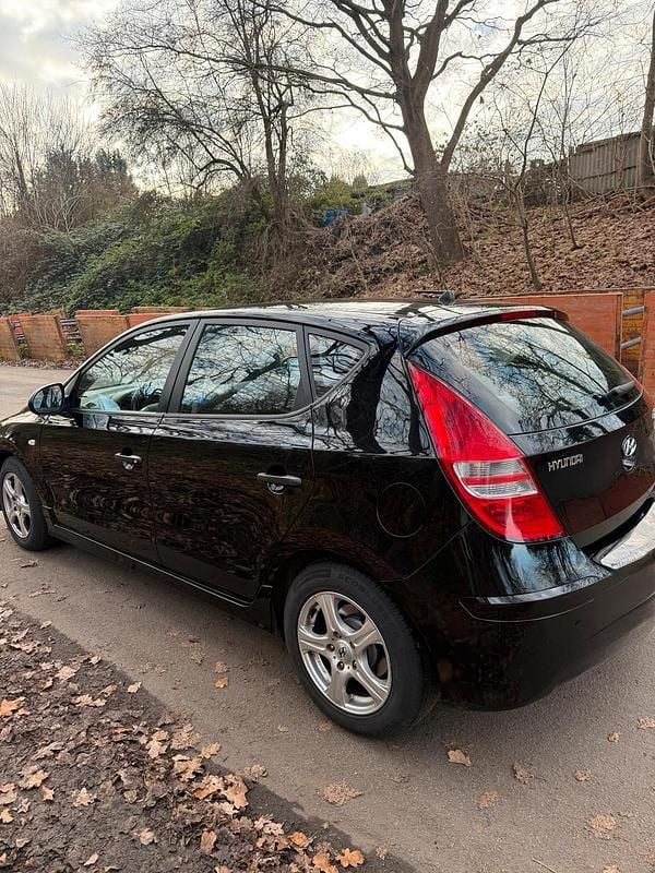 Gebraucht Hyundai i30 90 PS (66 kW) 2012 Schwarz Kombi