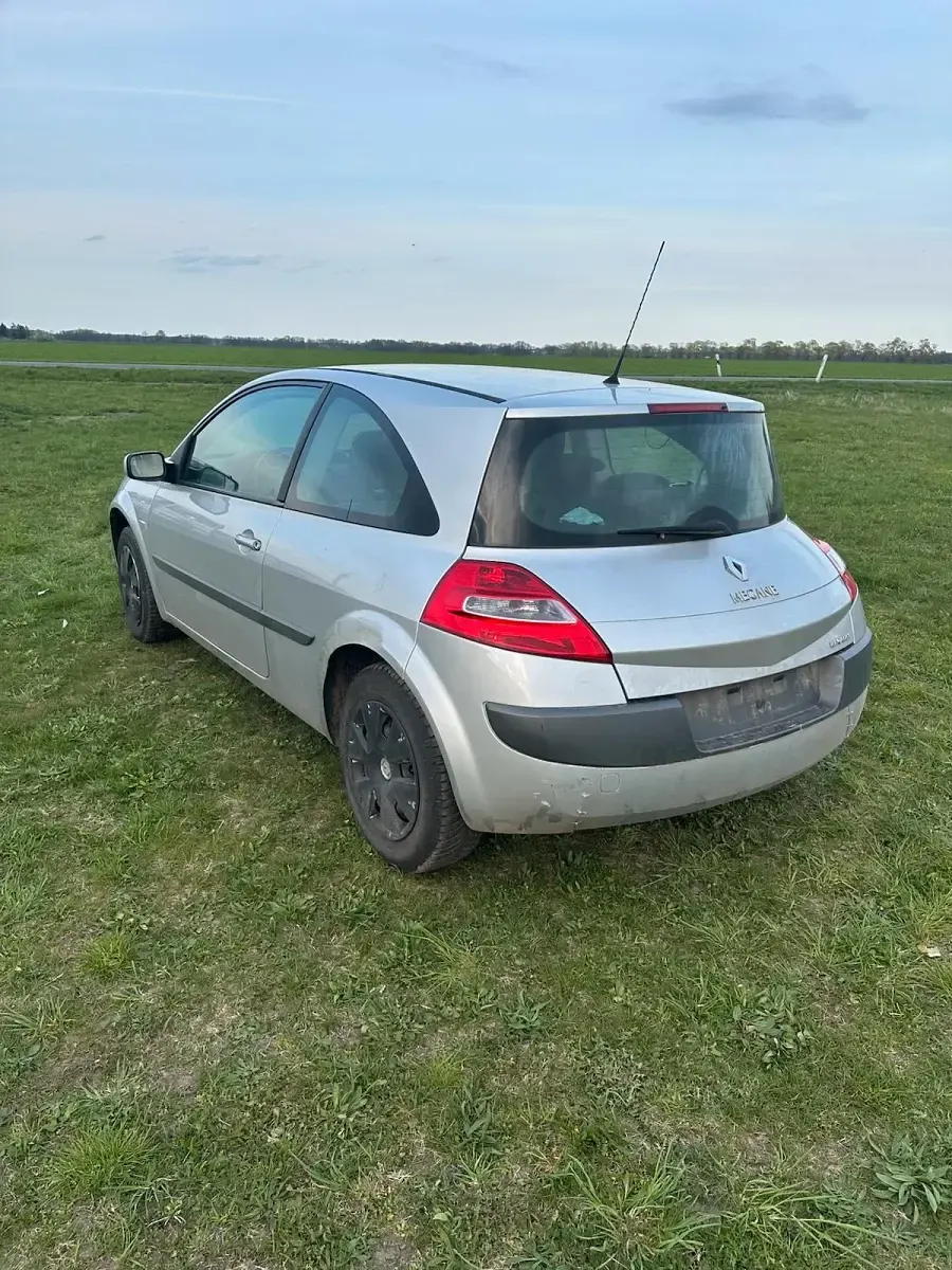 Gebraucht Renault Mégane 112 PS (82 kW) 2006 Silber Kleinwagen