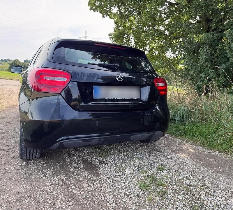 Gebraucht Mercedes A180 108 PS (79 kW) 2016 Schwarz Limousine