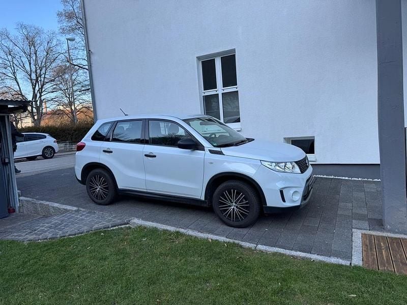 Gebraucht Suzuki Vitara Comfort 120 PS (88 kW) 2018 Weiß SUV