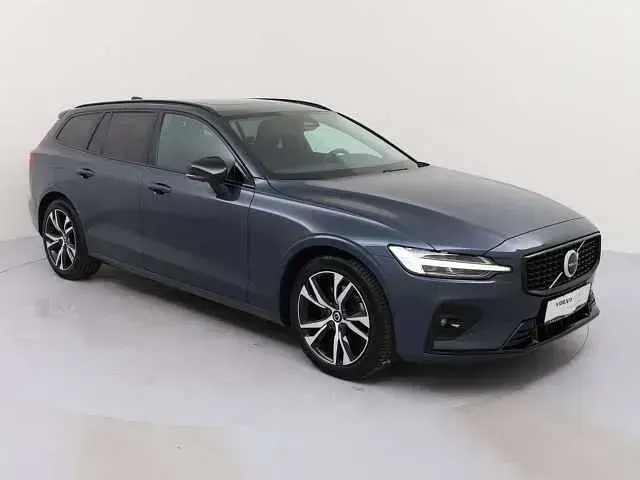 Gebraucht Volvo V60 145 PS (106 kW) 2025 Kombi