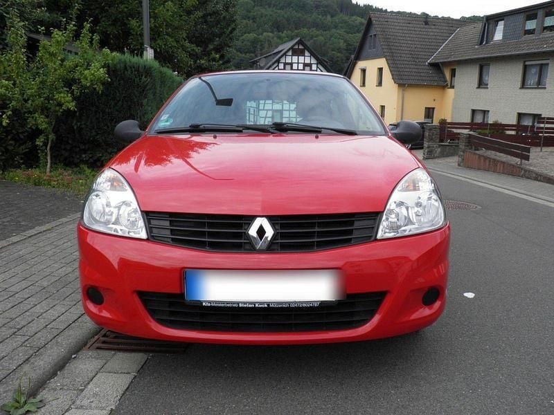 Rot Gebraucht 2010 Renault Clio II Campus Limousine | 1.200 € (Guter Preis) - Bild 1/4