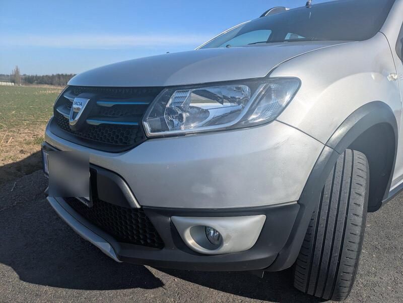 Silber Gebraucht 2015 Dacia Sandero Stepway Kleinwagen | 6.666 € (Etwas zu teuer) - Bild 1/4