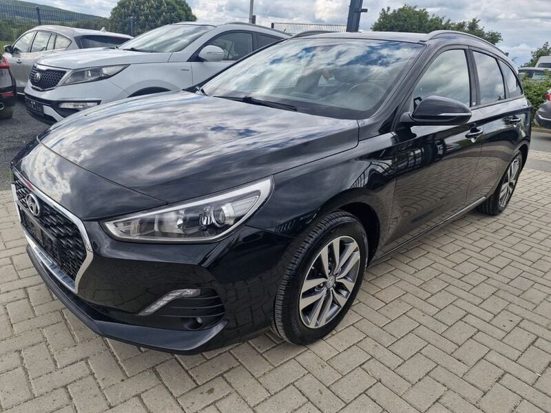 Schwarz Gebraucht 2018 Hyundai i30 Passion Kombi | 10.950 € (Guter Preis) - Bild 1/4