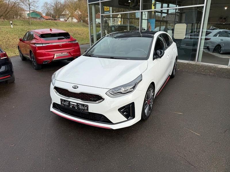 Gebraucht Kia ProCeed GT 204 PS (150 kW) 2021 Weiß Kleinwagen