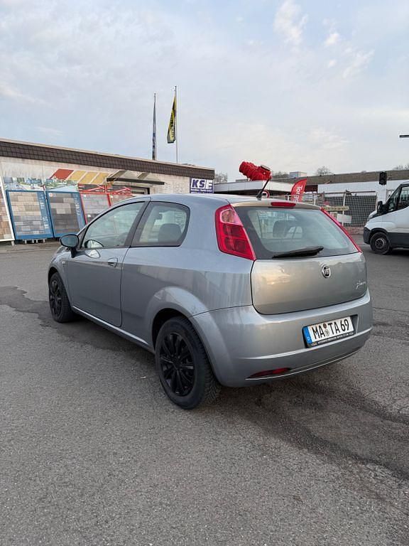 Gebraucht Fiat Punto 95 PS (69 kW) 2009 Grau Kleinwagen