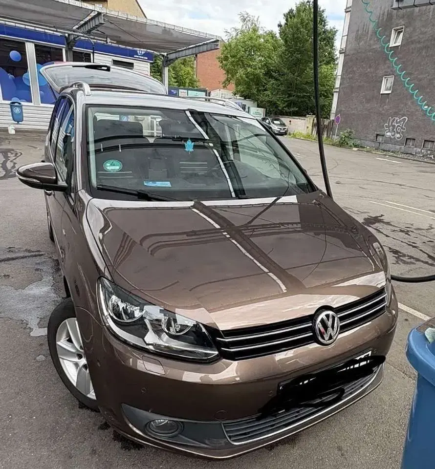 Gebraucht VW Touran Cup 105 PS (77 kW) 2015 Braun Van / Kleinbus