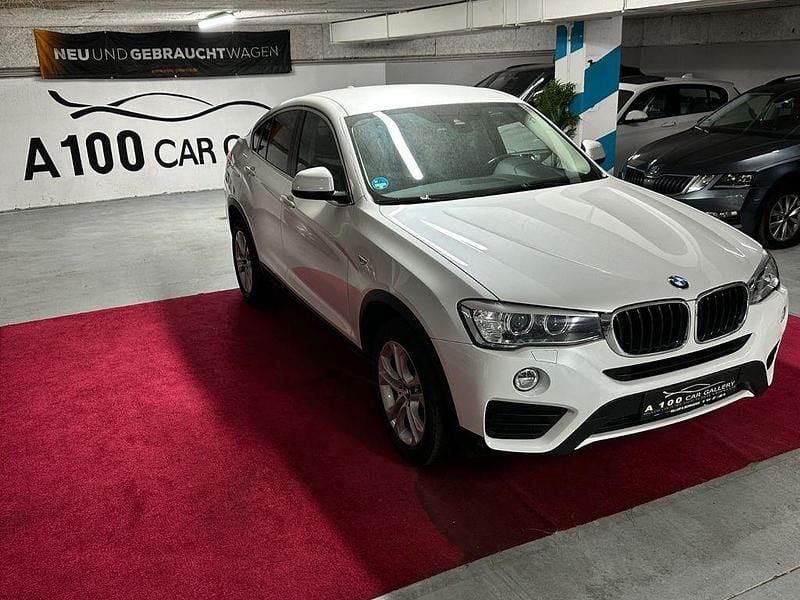 Mineralweiss metallic Gebraucht 2018 BMW X4 Advantage SUV | 22.399 € (Superpreis) - Bild 1/4